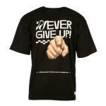 KOSZULKA NEVER GIVE UP – RALLY FAN COLLECTION 2026 (CZARNA)